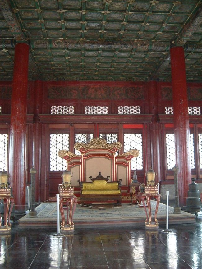 皇帝がここに腰掛けたんですね、きっと。<br />映画で見たかも。