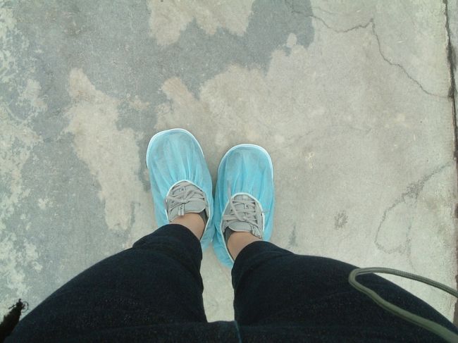 故宮博物館にはこんなスリッパを靴の上から履いて入場します。