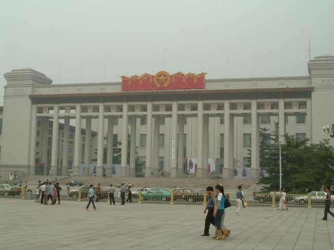 またこの日は、どっかの国のえらいさんが来ていたようで、すごい警備の数でした。<br />