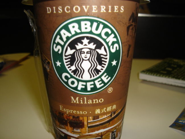 ホテル隣のセブンでスタバのエスプレッソ発見。日本では販売が中止になってたので味見してみました。う〜ん普通（笑）でもちょっと目が覚めました。