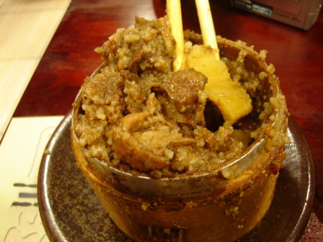 鼓汁排骨70元<br />ホルモンとお米かなぁ？なにかを混ぜてて下はサツマイモが入ってって絶品！これを注文している人が多かったのですがメニューをみてもどれかわからず結局ともがウェートレスさんをほかのテーブルに連れて行って指差し注文しました（笑）その甲斐がある味でしたよ。