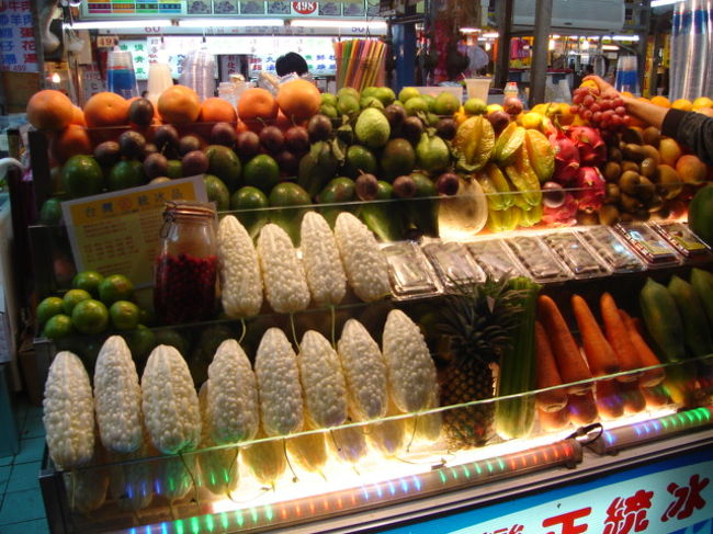 ジュースやさんの陳列。どれもこれもおいしそう。 