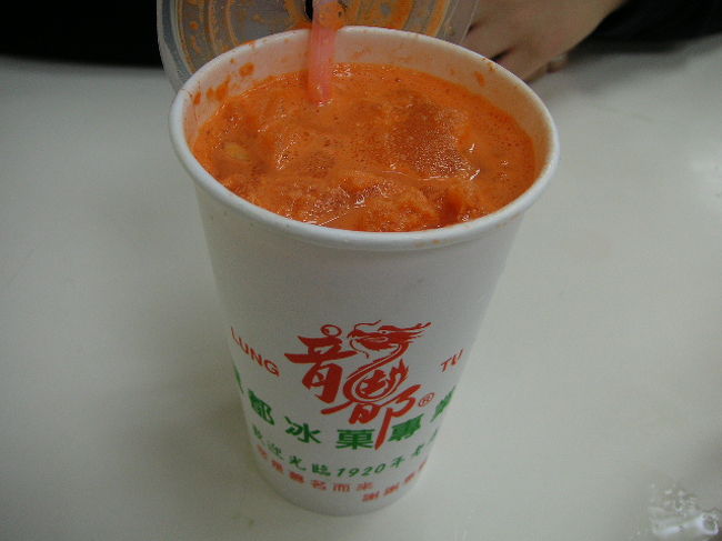 決まったのがこちら！<br />人参ジュース。そのまんまの味で体によさそう。