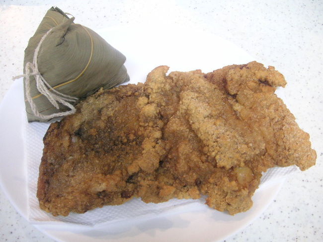 夜市のチキンと、王記の粽は日本に持ち帰りました。