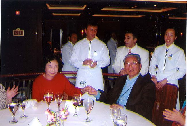 ４８回目の結婚記念日、皆様で祝って貰いました。