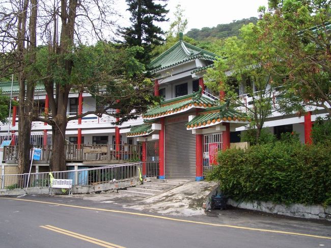 高雄へ帰った後の三日間は先にお祖母さんの家で住みました。まずは家の周辺を紹介します！この美しい柴山小学校は土石流の被害に遭ったので今年から廃校された。残念...