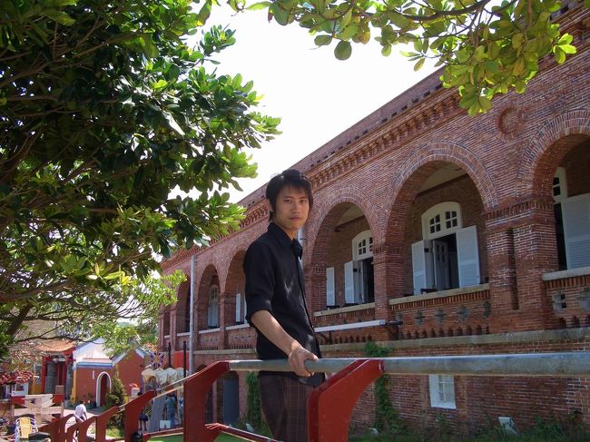 今日は哨船頭（終戦までは哨船町と呼ばれ）である旧打狗英国領事館へ行きました。この領事館は清同治４年 （１８６５）建て、台湾で一番古い洋館である。元々中は博物館だけで、近年から喫茶店にもなっています！