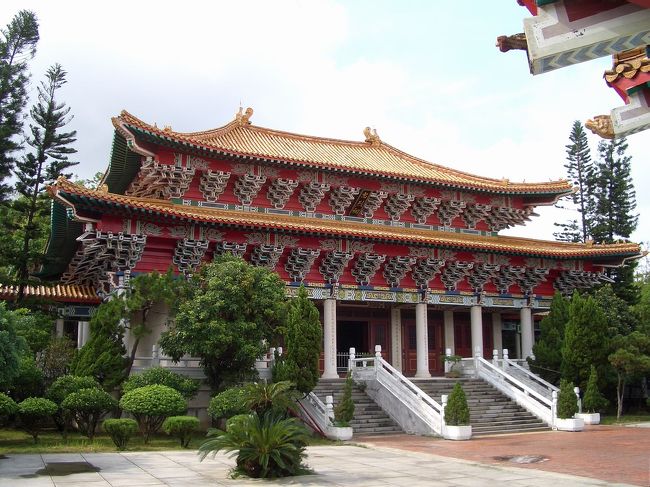 本堂です。中に奉るのほとんどは旧国民党軍である。でもここまで祭ってくる高雄人は本当にいるのか！？