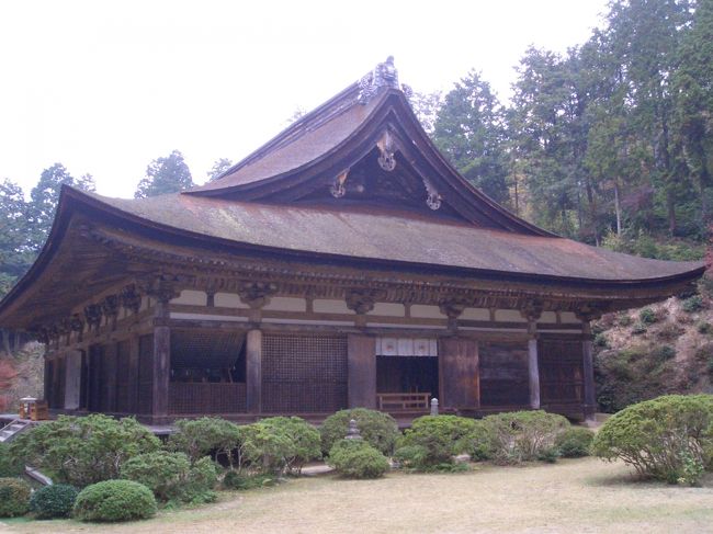 雨は降らずにもちそうだったので、昨日回る予定だった滋賀の湖南市へ。<br />湖東三山に対抗し、湖南三山というのができたのだそう。<br />１２日から本堂内の重文の特別公開も始まっていた。<br />まずは『善水寺』<br />この本堂は国宝。<br />本堂内では案内も聞けた。<br />四天王立像など多数の仏像があることに感激。<br />本尊薬師如来坐像は京都の国立博物館に初めて出ているそう。<br /><br />