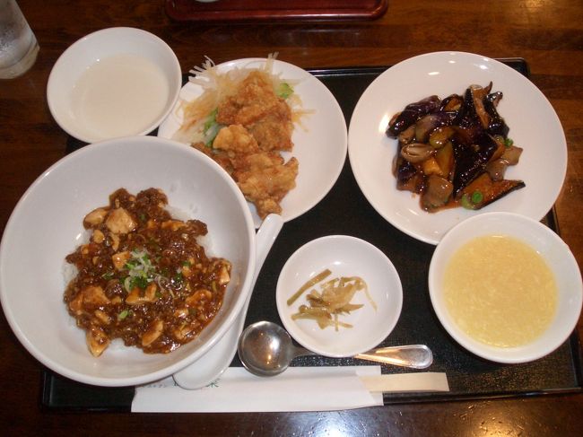 おひるは善水寺近くの十二坊温泉の中にある『四季彩』で。<br />ゴハンもの４種、主菜２種、副菜３種から１品づつ選びサラダもついた本格中華ランチ。<br />８２０円なり。<br />これもとてもおいしかった！