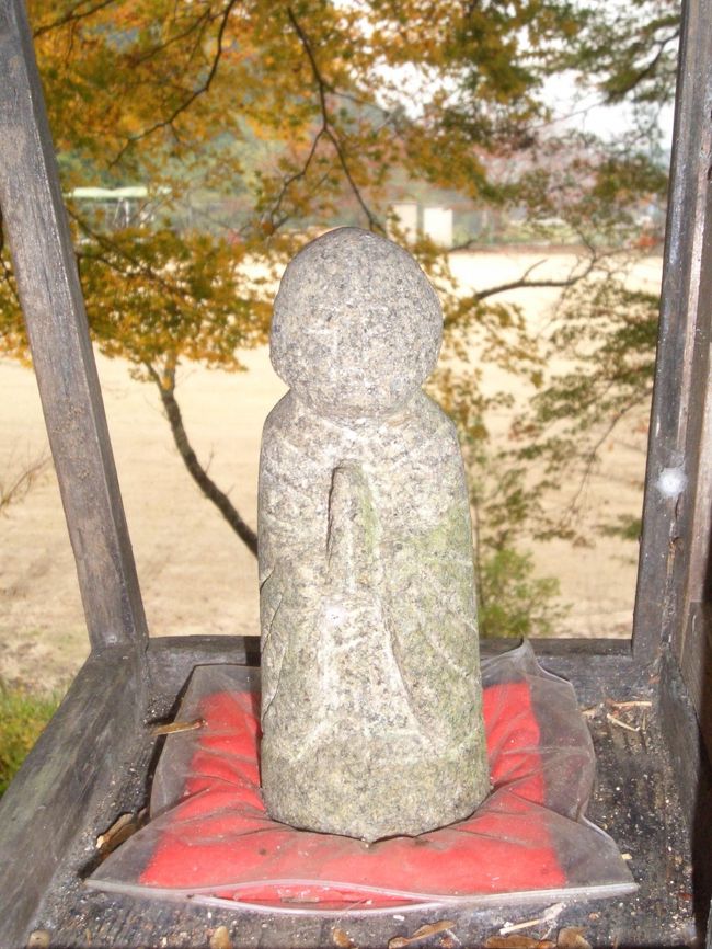 ここは子安地蔵菩薩が本尊ということで、小さなお地蔵さんもいた。<br />重文の丈六阿弥陀如来坐像は、木造では日本一の大きさとか。<br />３つの寺は奈良時代に創建された天台宗の古刹で、思っていた以上に見ごたえがありました。