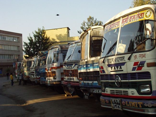 ネパールのバス