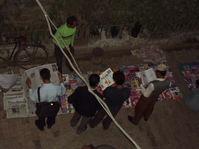 即席本屋などいたるところに