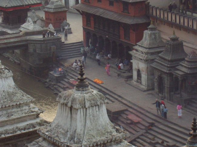 パシュパティナートの火葬場です。<br />ここは必見！