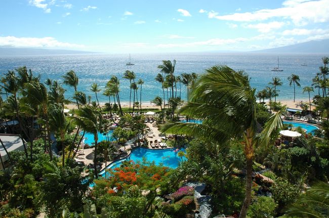 マウイ島ではウエスティンマウイに宿泊。部屋からの眺めはご覧の通り！風、太陽、さざなみの音、なにもかもが楽園です。一日中テラスに座ってボーッとしていても飽きません。