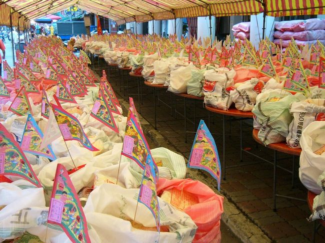 初秋の魂や祖先の霊に米を供え