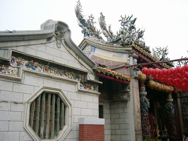 フェリー乗り場から出てくるとこの道教寺院が見えます。間もなく旗後天后宮にやって来ました！