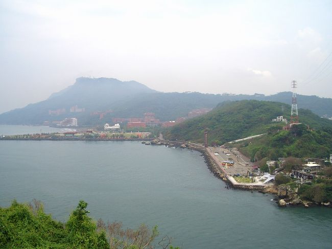 離れた前、灯台から西子湾を望みました。何もしなくてここで立っても楽しみ！