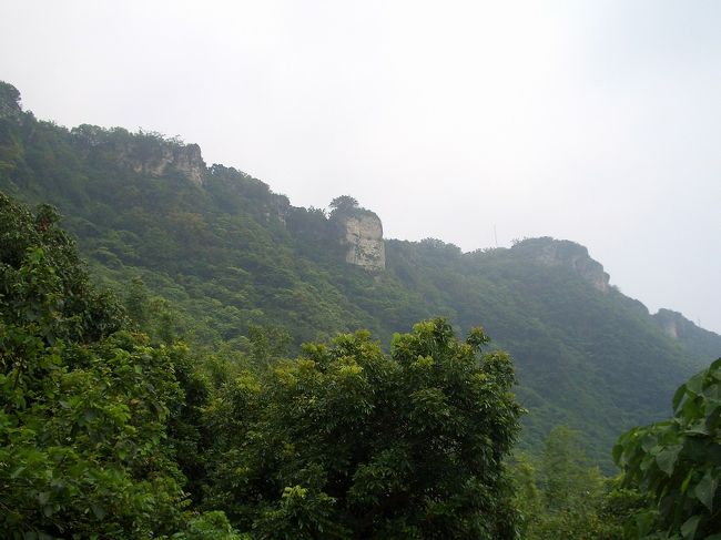 帰り道で見えた西柴山の山頂は素晴らしかった。兎に角、高雄へ行ったら、柴山（寿山とも呼ばれる）自然公園は行かなければ行けない所ですって絶対がっかりしません！入山口は二つあるけど、観光客は普段、鼓山区の竜泉寺から入山を勧めます。