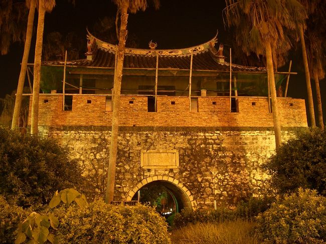 南門は”啓文門”とも呼ばれる。台風の被害に遭ったのでこの城門は工事中となりました！残念...