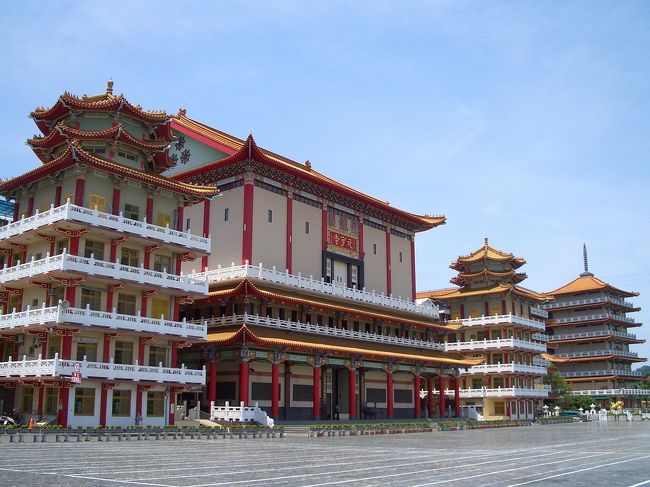 旧寺と新寺を結ぶ階段があるかなって考えながら、近くである坂道を上がって新寺に着いてきた。元亨寺の大梵鐘楼である鐘はアジア一番でかいというもので、とにかくこのお寺は何でもでかい！こちらもお勧めです。