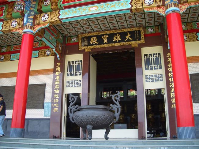 大雄宝殿の香炉です。どういうものかあの日はお寺に参った人が非常に少なかった！