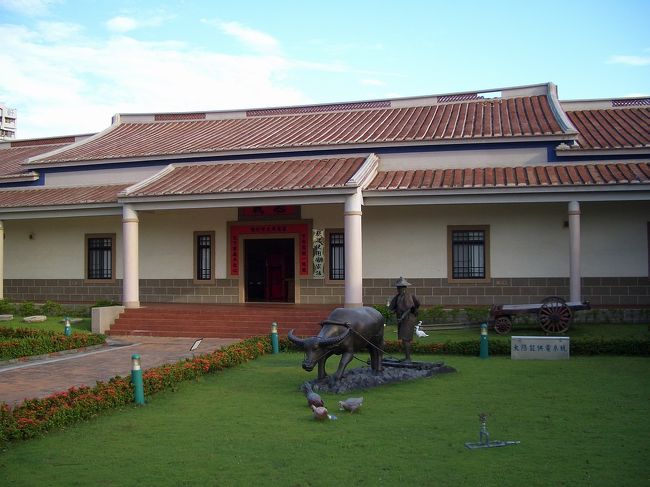 三合院という伝統的な住居や田畑を耕す農民は客家人の質朴や勤勉な精神をよく表現します。