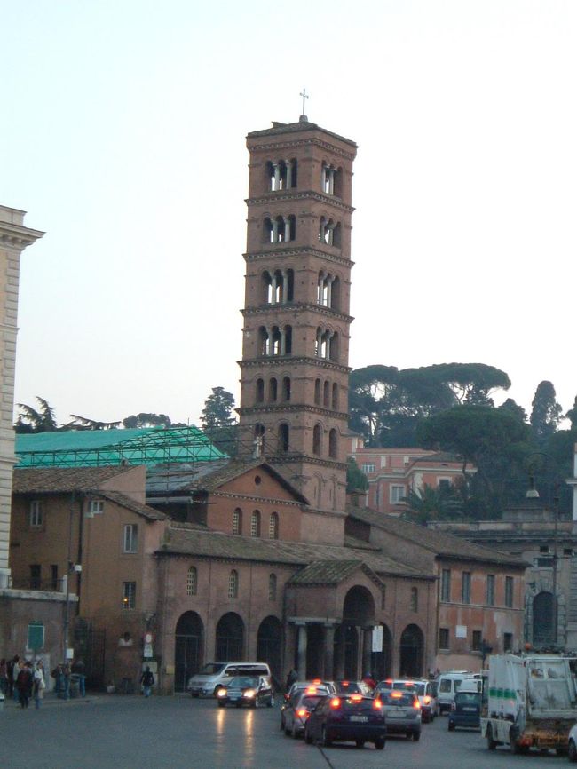 どうしてもフォロロマーノの夕景を眺めたかったので、若干時間をつぶすために、「真実の口」があるサンタ マリア イン コスメディアン教会でお約束の写真を撮りに行くことに。<br />カンピドーリオ広場から早足で歩いて10分ほどでたどり着き、なんとか閉館時間の17時までに、入場することができた。<br />少し並んで写真を無事撮り終え、帰りはバスで再び広場まで戻る。