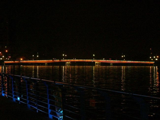 高雄橋の飾り灯の主題は”大船入港”です。今晩はここまで結構でした。