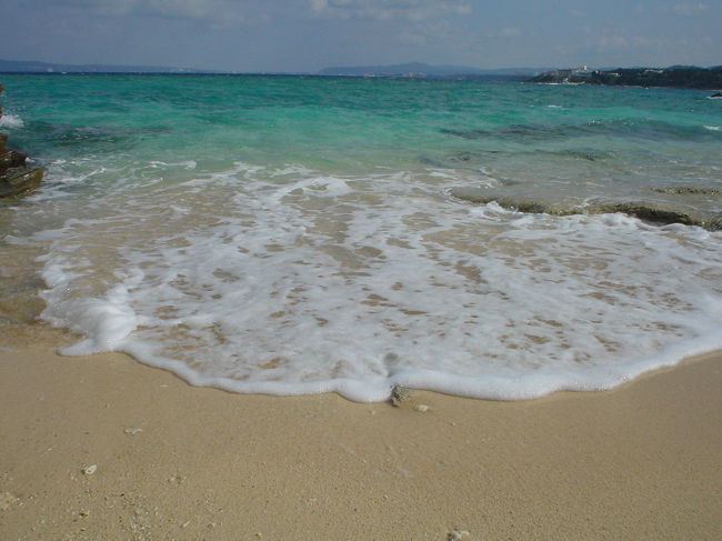 思わず飛び込みたくなるほど海がきれいです。