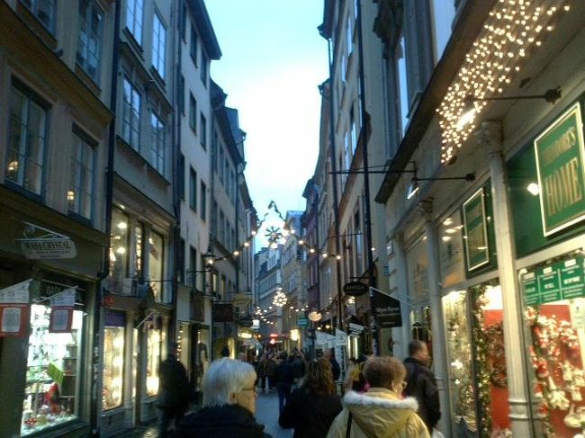 ストックホルムの旧市街地「ガムラスタン」<br />ここがクリスマスきれいと聞きつけてやってきた。<br />華やかとかそういう感じじゃなくて<br />落着いてて素敵。そういう感じ。