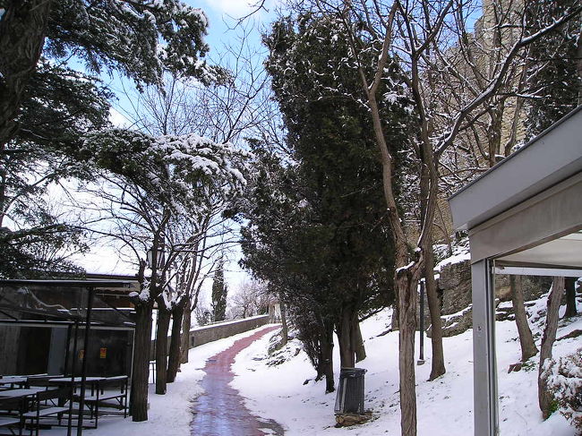 道を下り、市街地の方へ戻ります。