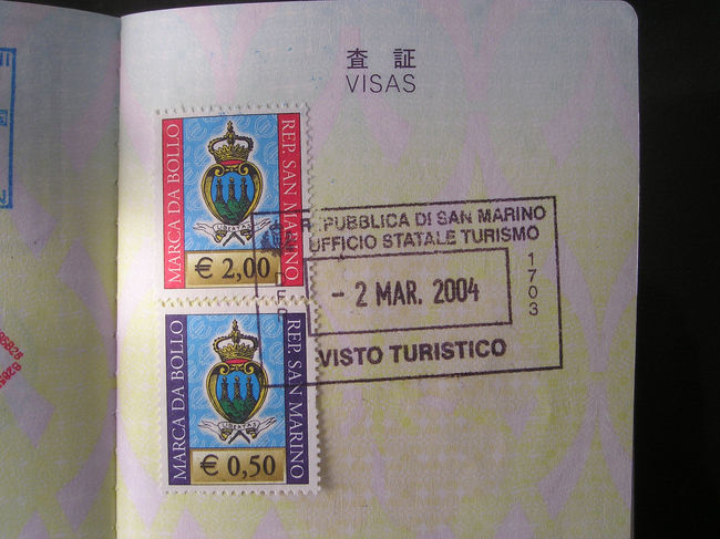 別の観光案内所で、パスポートに押してもらうスタンプ（ビザ）も頂きました。<br />いい記念です。<br />こうして、またリミニを経由してラヴェンナに戻りました。