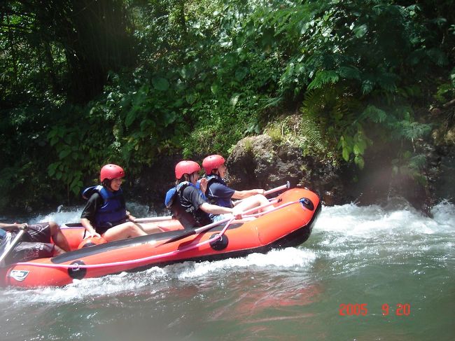 ラフティングです。<br />現地ツアーで行きました。<br />そこで一緒だった日本人のご夫婦が私たちの写真を撮ってくださいました！<br /><br />ラフティング、めちゃめちゃ楽しかったです！