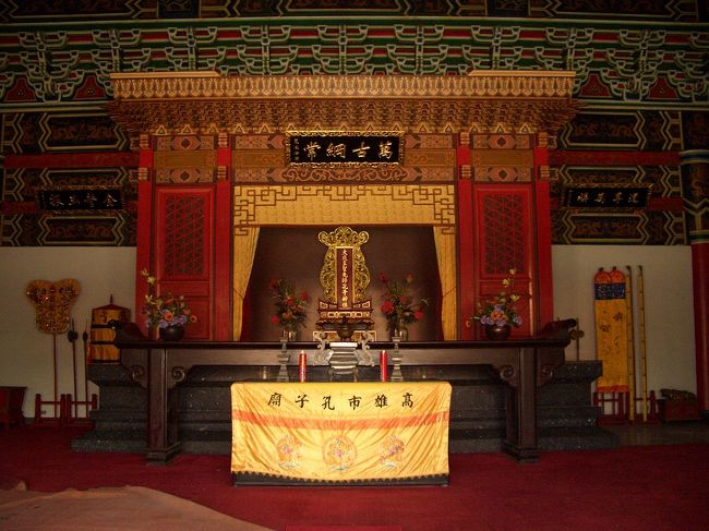 至聖先師と呼ばれる孔仲尼さんはここで奉られます。