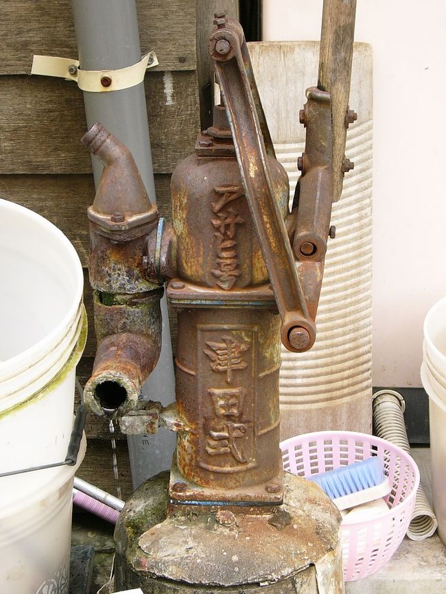 福徳宮のそばに懐かしいものを発見！！昔、我が曾祖父母の使ったものと思ってると、今までも残っているんですから、良かった。でも、今までも地元の人が使っているってちょっと不思議..