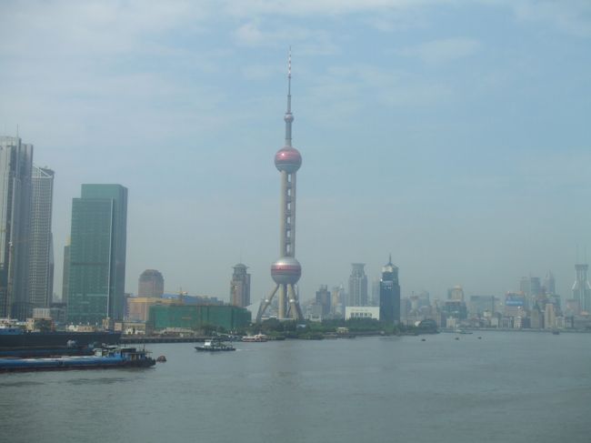 到着。<br />有名なタワーが立っている。デカい。