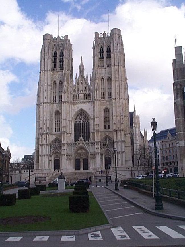 サン・ミッシェル大聖堂。<br />基本的に美術音痴の自分でも「美しい」と思えたので、絶対に美しいのだ！！