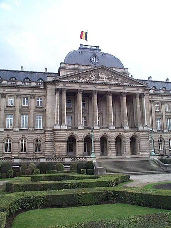 王宮。<br />日本の皇居と違って、結構近くまで接近できました。