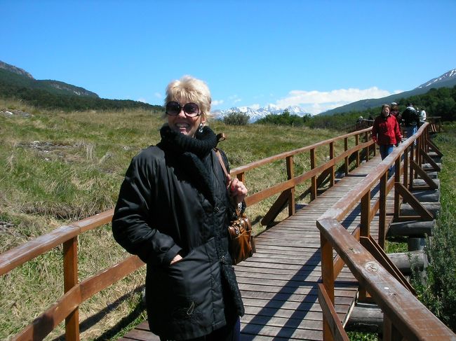 ツアーで一緒だったアルゼンチン人。<br />タンゴの先生だとか･･･<br />アルゼンチン観光の優先順位が低いのか、滞在中ウシュアイアに日本人は見なかった。<br />アルゼンチン国内・ヨーロッパ方面の観光客が多い。