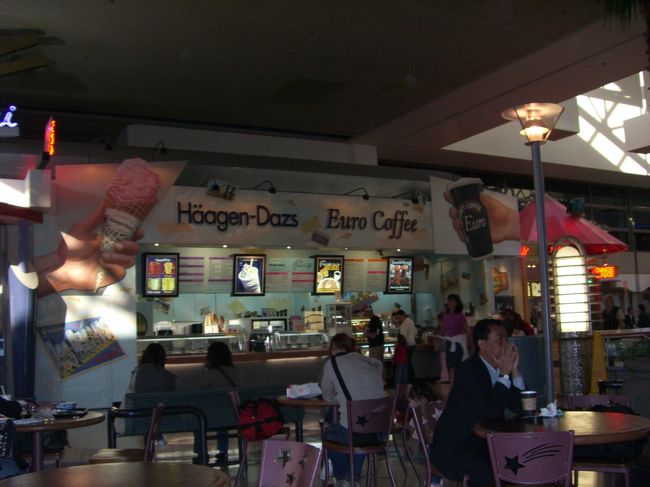 ロサンゼルス空港内フードコート