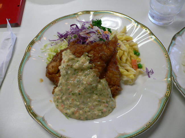 甘めのたれに、野菜のたっぷり入ったタルタルソースが非常にうまかったです。<br />ごはんの量も多くていいですよ。<br />胃もたれ必須ですｗ