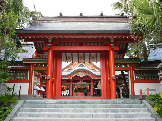 鬼の洗濯板で有名な青島に行きました。<br />島へは、橋で繋がっていて歩いて渡れます。<br />この写真は、島の中にある青島神社です。<br />