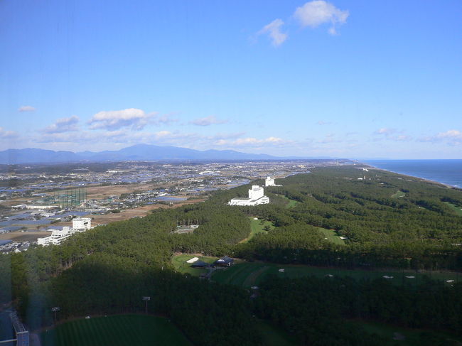 ４１階からの景色です。<br />ホテルの下に見えるゴルフ場は、ダンロップフェニックストーナメントが行われる程メジャーなゴルフ場だそうです。<br />