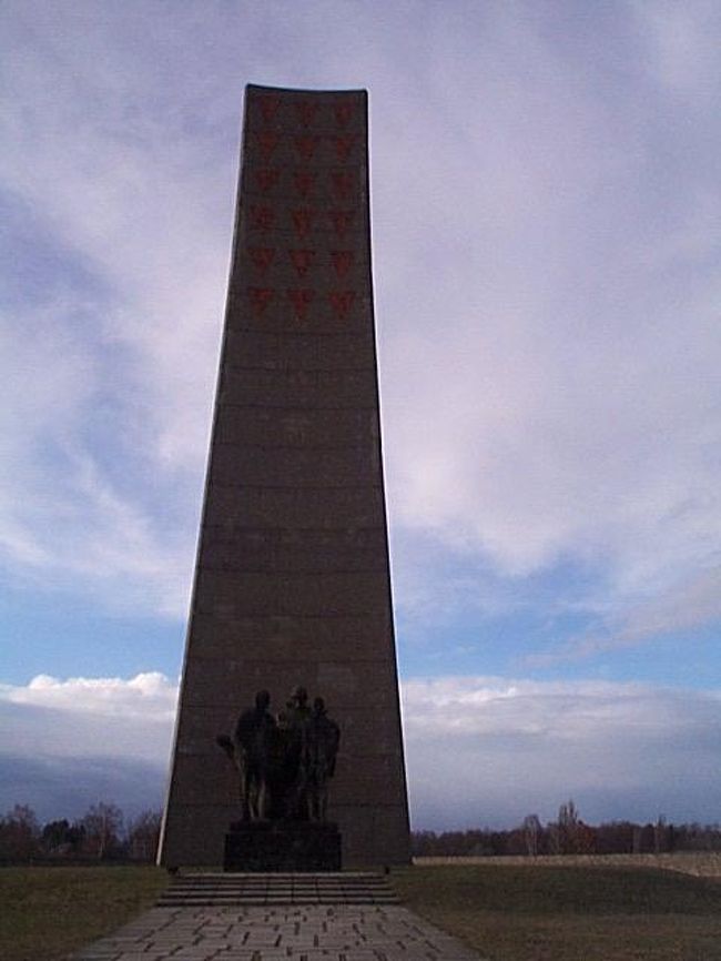 戦後に建てられたと思われます。<br />（逆光でスイマセン）