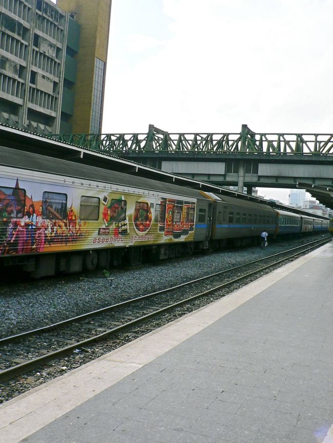 バンコクのフアランポーン駅の光景。