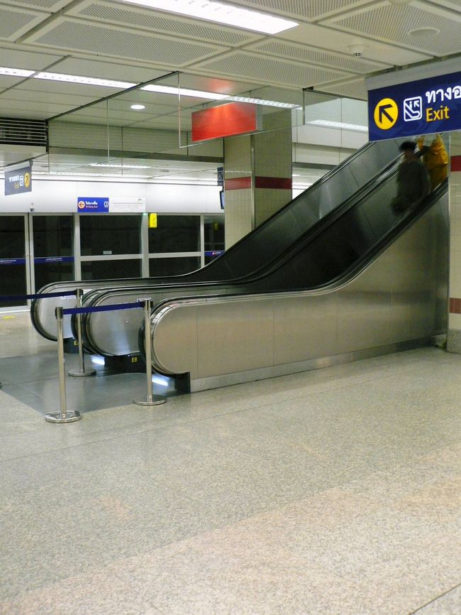 バンコクの地下鉄の駅。 