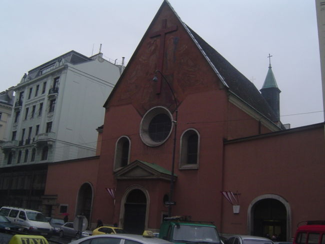 <br />カプツィーナ教会は、ハプスブルク家の墓所であり、<br />歴代の１２人の皇帝を含む１４５体のハプスブルクの親族の柩が安置されている。<br /><br />