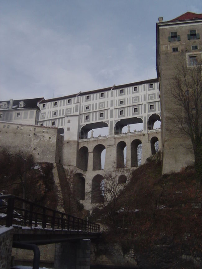 <br /><br /><br /><br /><br /><br /><br /><br />チェスキー・クルムロフ城内をつなぐ石の橋