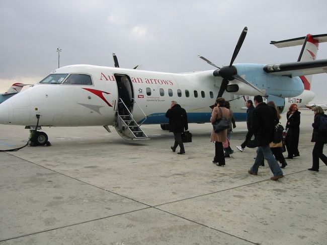 一路ウイーン〜ブダペストへ。<br />プロペラ機を目の前にして少し怖気づきました。